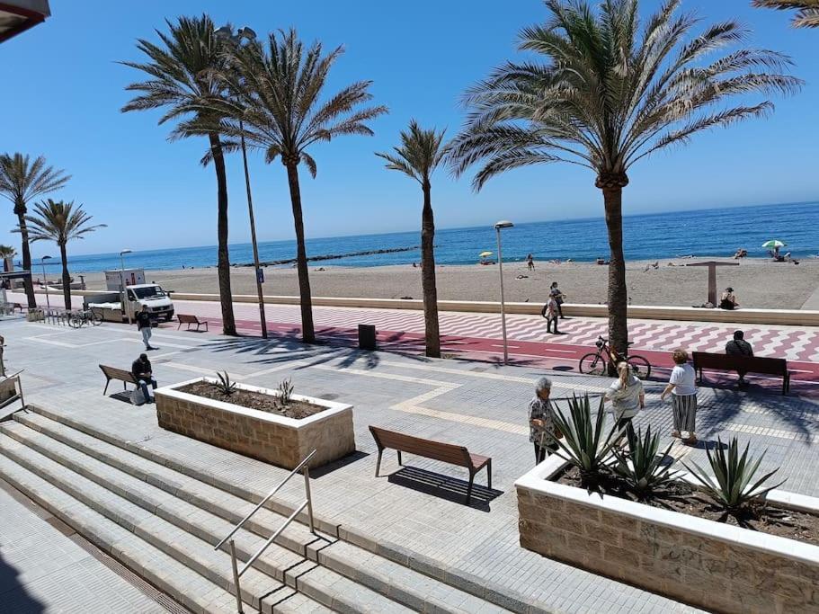 Piso Primera Linea Playa Almería Exterior foto
