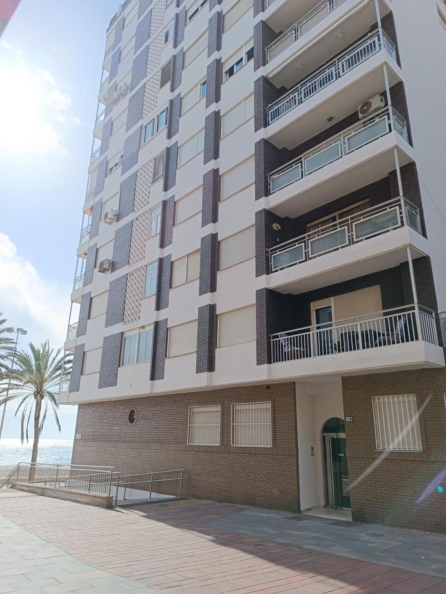 Piso Primera Linea Playa Almería Exterior foto